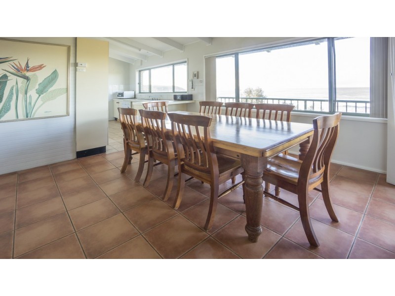 8 Beach Road, Mollymook NSW 2539