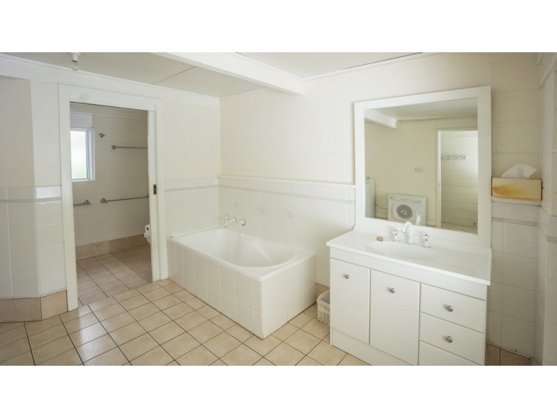 77 Tallwood Avenue, Mollymook NSW 2539