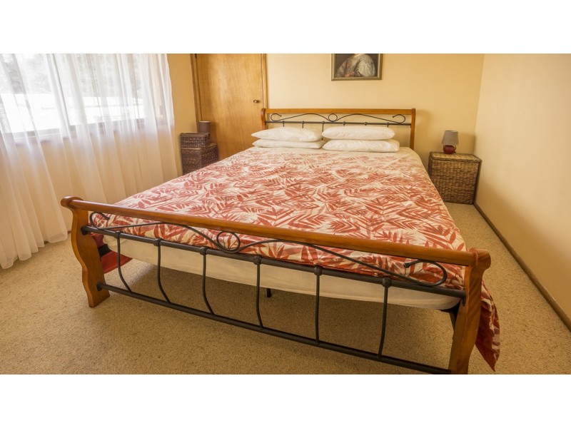 64 Ross Avenue, Narrawallee NSW 2539