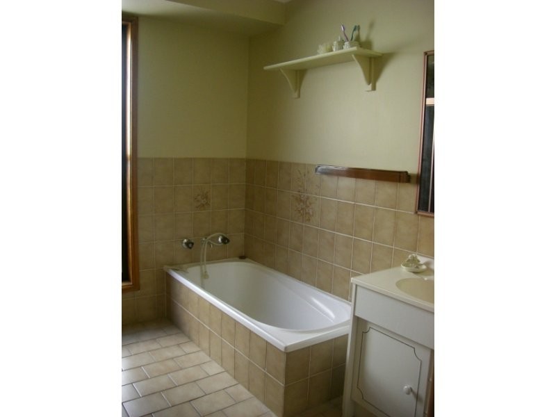 64 Ross Avenue, Narrawallee NSW 2539