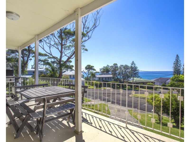 3 Booth Avenue, Narrawallee NSW 2539