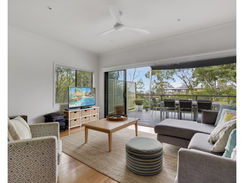 76 Carroll Avenue, Mollymook NSW 2539