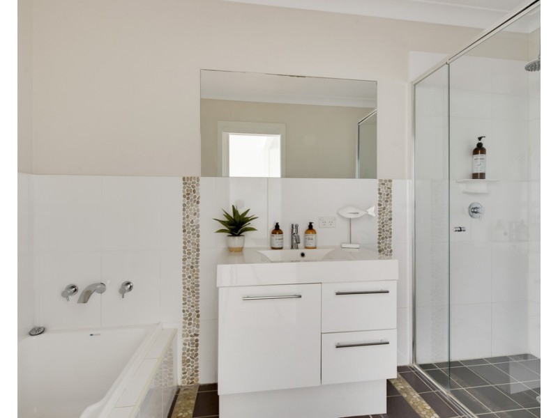 76 Carroll Avenue, Mollymook NSW 2539
