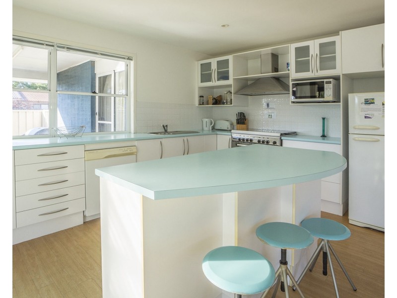 8 Conley Avenue, Lake Conjola NSW 2539