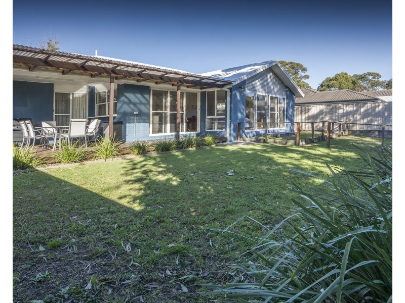 8 Conley Avenue, Lake Conjola NSW 2539