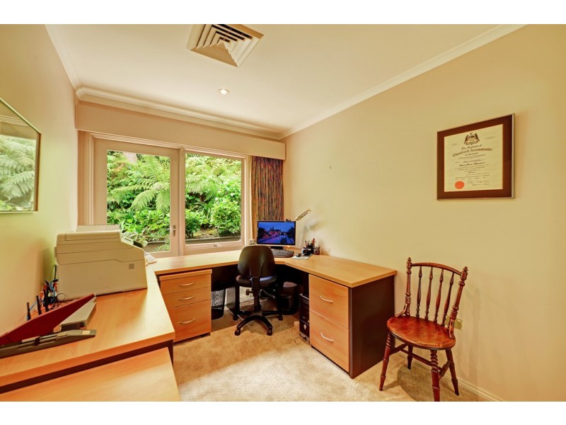 8 Cherry Place, Castle Cove NSW 2069