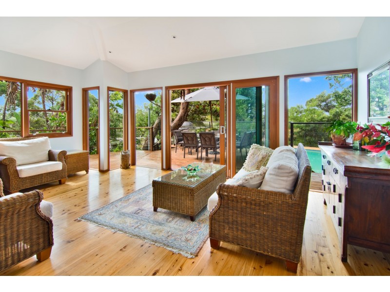 2 HARBOUR LANE, Middle Cove NSW 2068