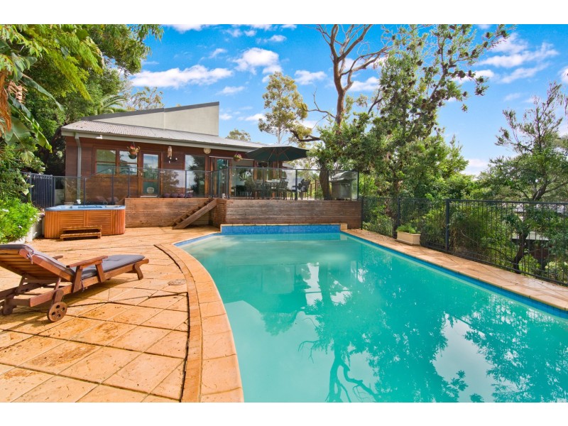 2 HARBOUR LANE, Middle Cove NSW 2068