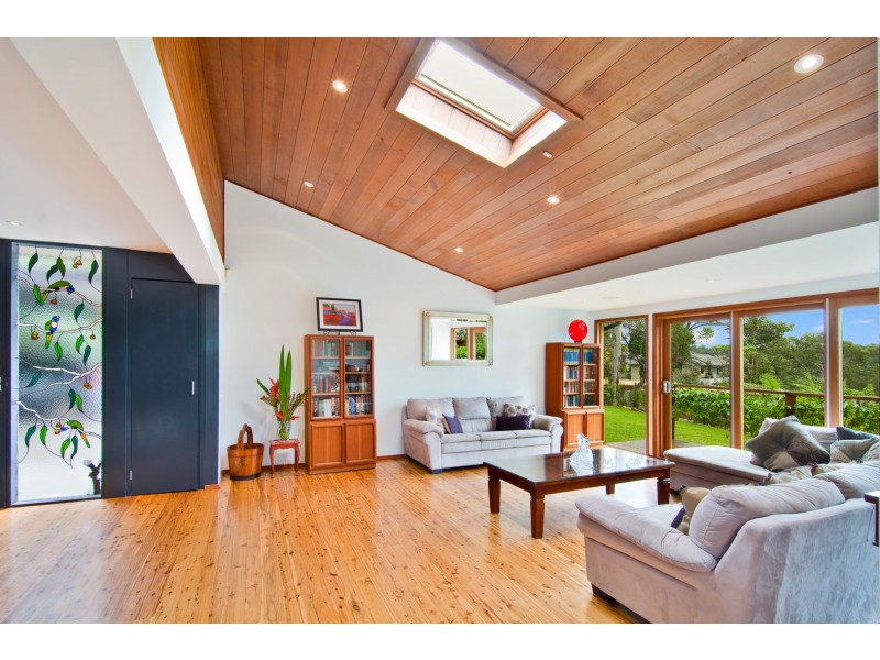 2 HARBOUR LANE, Middle Cove NSW 2068