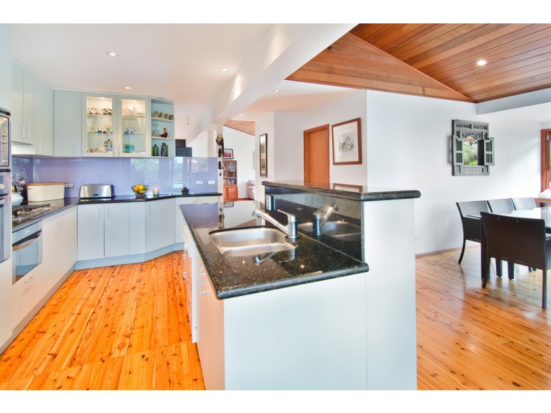 2 HARBOUR LANE, Middle Cove NSW 2068