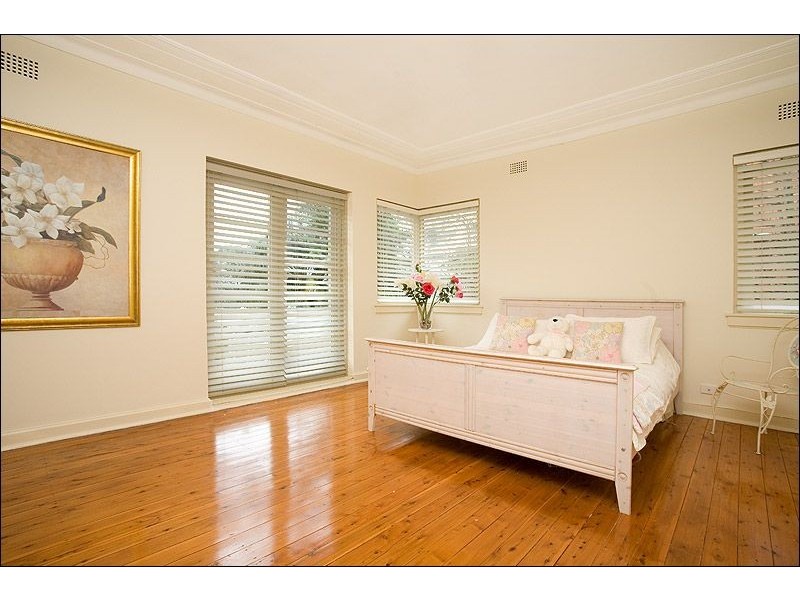 282 Eastern Valley Way, Middle Cove NSW 2068