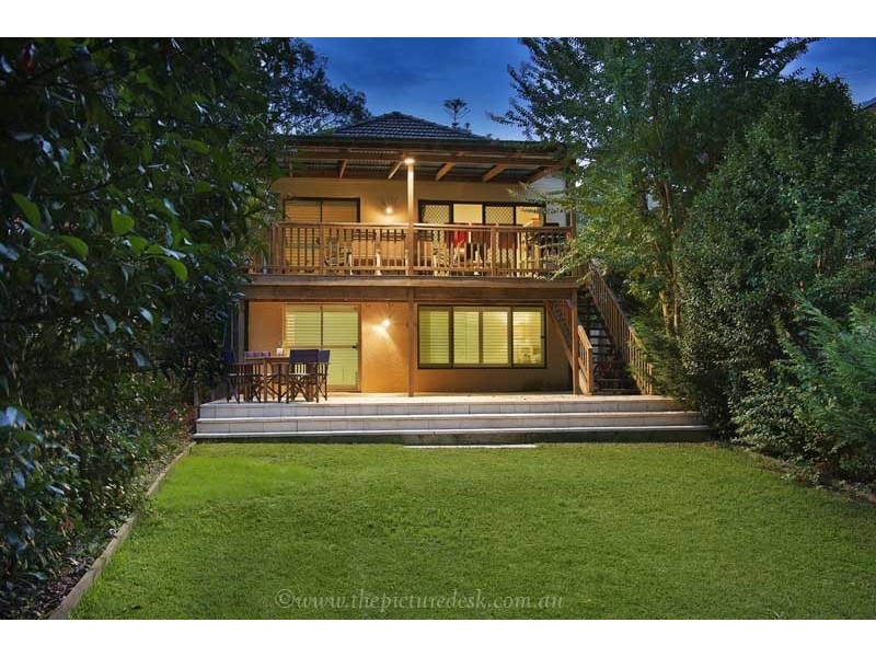 18 Sugarloaf Crescent, Castlecrag NSW 2068