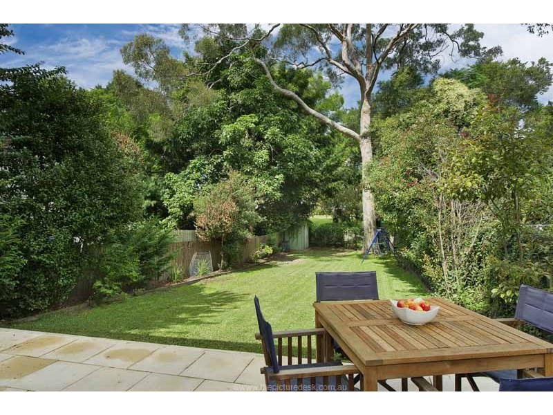 18 Sugarloaf Crescent, Castlecrag NSW 2068