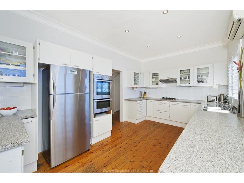 18 Sugarloaf Crescent, Castlecrag NSW 2068