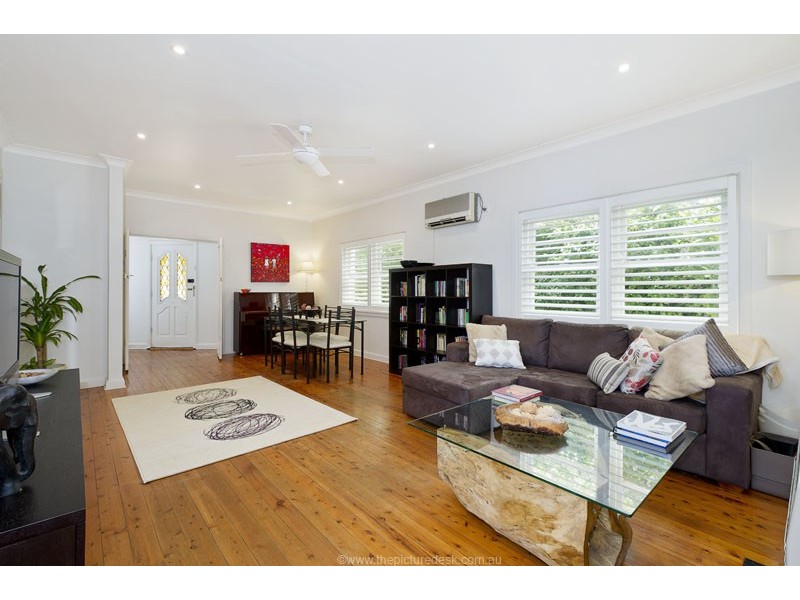 18 Sugarloaf Crescent, Castlecrag NSW 2068