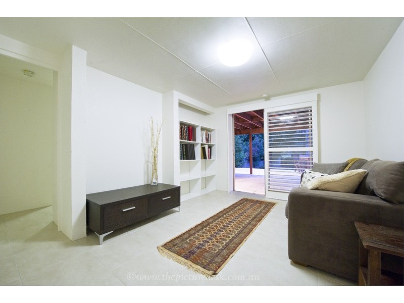 18 Sugarloaf Crescent, Castlecrag NSW 2068