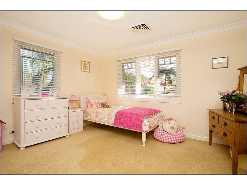 8 Hollywood Crescent, Willoughby NSW 2068