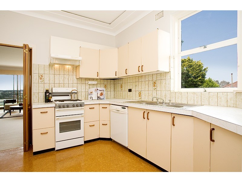 18 Heights Cresent (Middle Cove), Willoughby NSW 2068