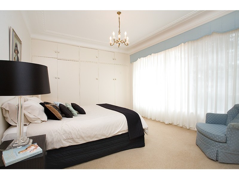 18 Heights Cresent (Middle Cove), Willoughby NSW 2068