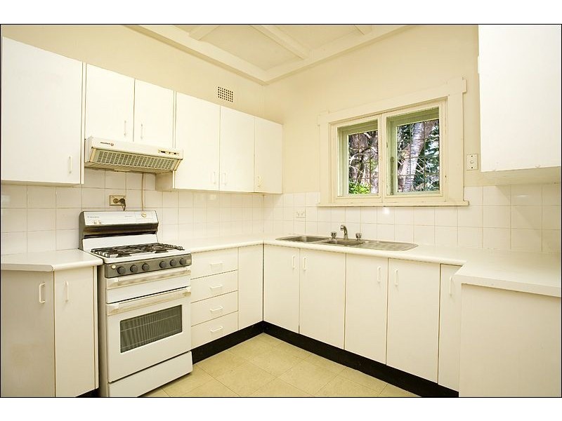 10 Clermiston Avenue, Roseville NSW 2069