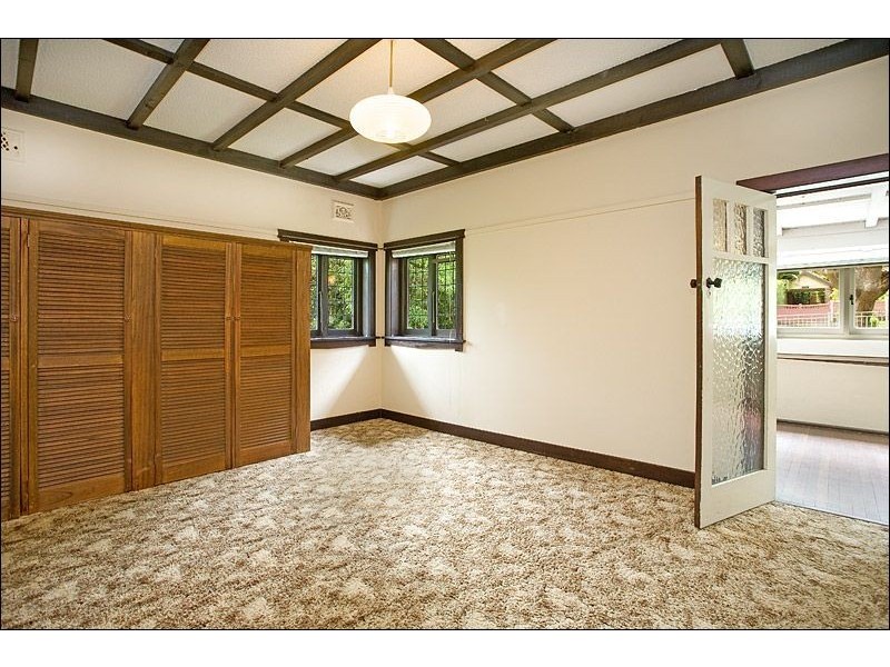 10 Clermiston Avenue, Roseville NSW 2069