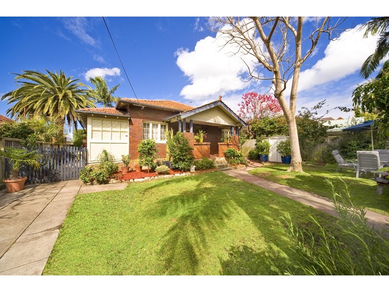 8 Manns Avenue, Greenwich NSW 2065