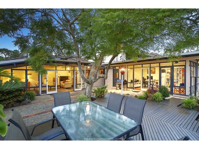 33 Sugarloaf Crescent, Castlecrag NSW 2068