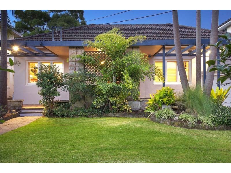 33 Sugarloaf Crescent, Castlecrag NSW 2068