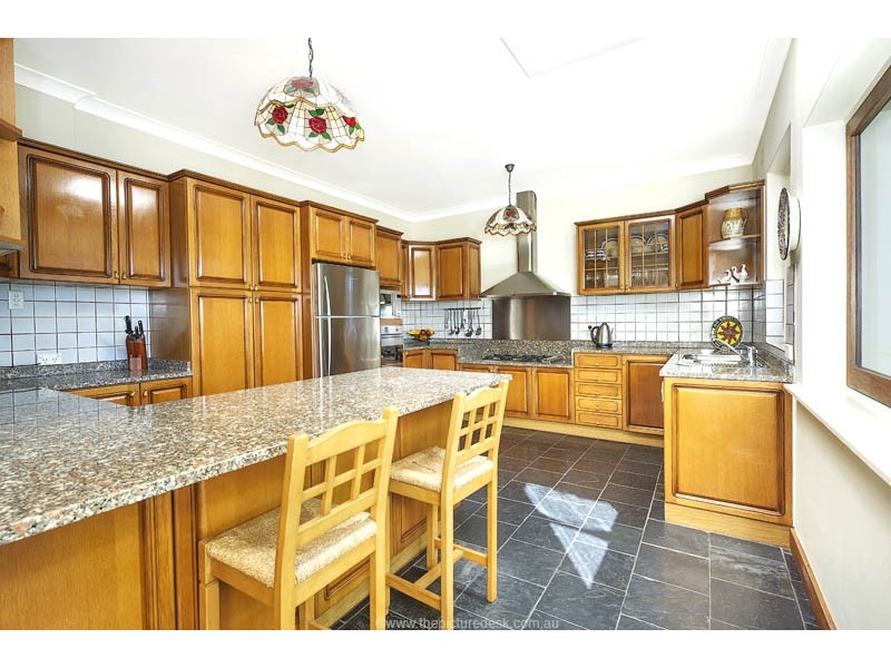 33 Sugarloaf Crescent, Castlecrag NSW 2068