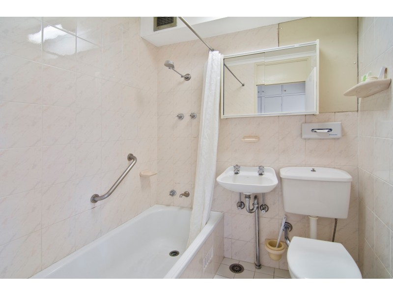 31/2A Henry Lawson Avenue, Mcmahons Point NSW 2060