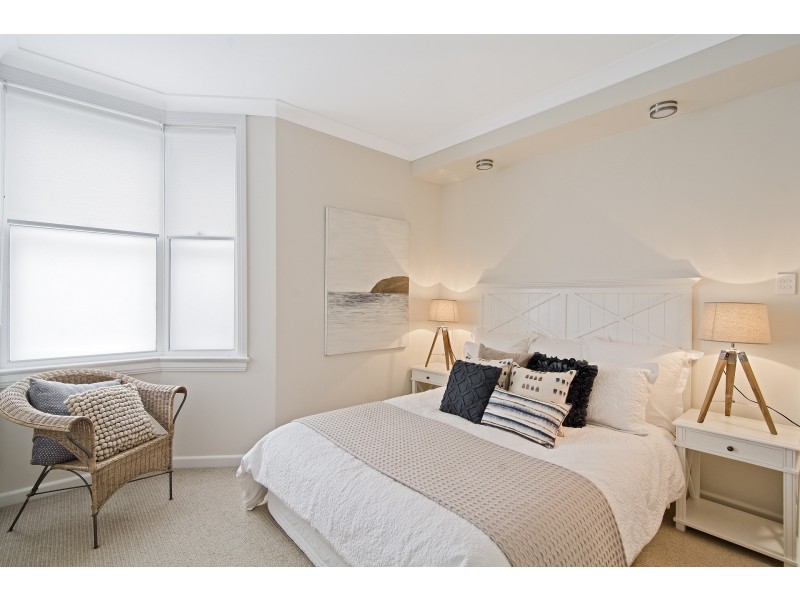 1 Victoria Avenue, Middle Cove NSW 2068