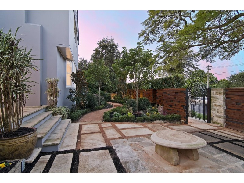 1 Victoria Avenue, Middle Cove NSW 2068