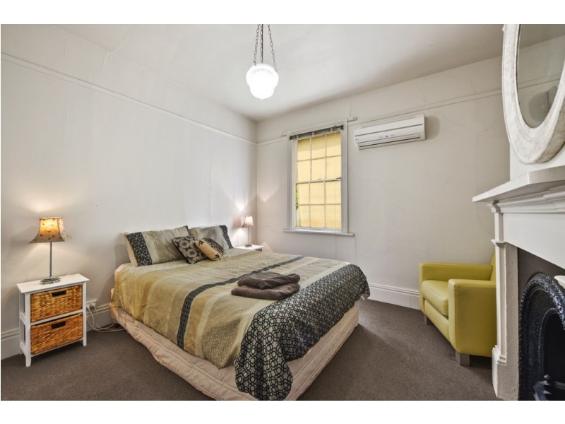 8 Racecourse Cres, Launceston TAS 7250
