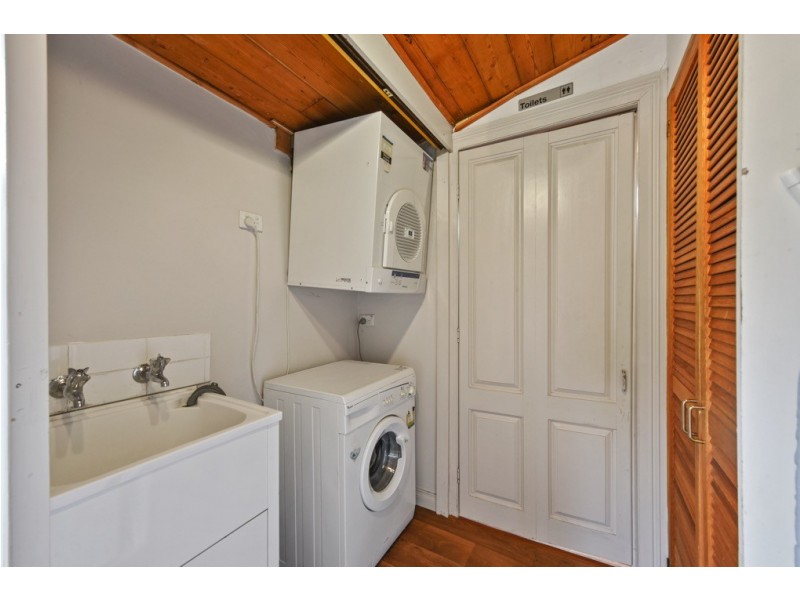 8 Racecourse Cres, Launceston TAS 7250