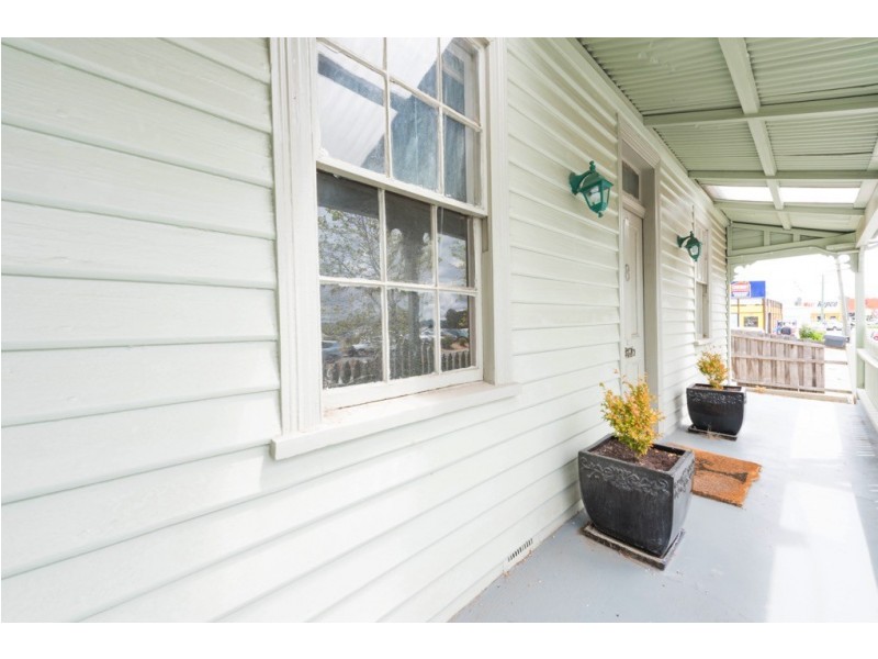 8 Racecourse Cres, Launceston TAS 7250