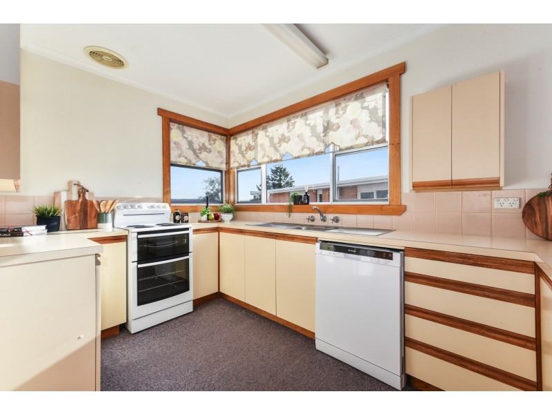 13 Swan Street, Newnham TAS 7248