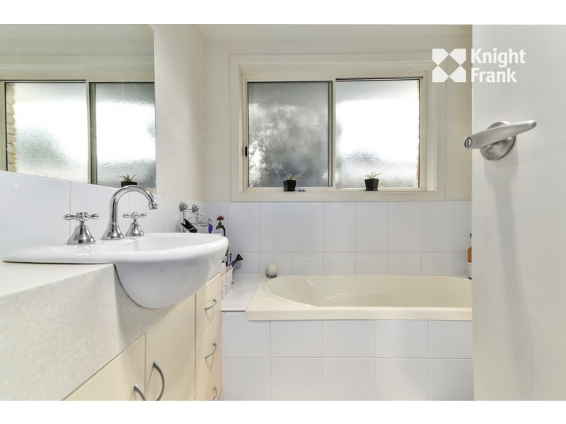 2/4 Bethune Place, Newnham TAS 7248
