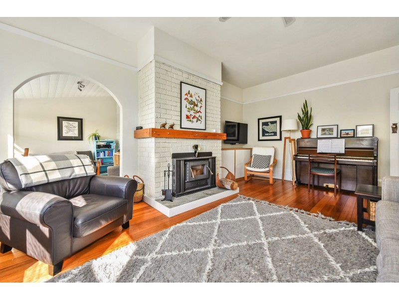 5 Churchill Crescent, Newstead TAS 7250