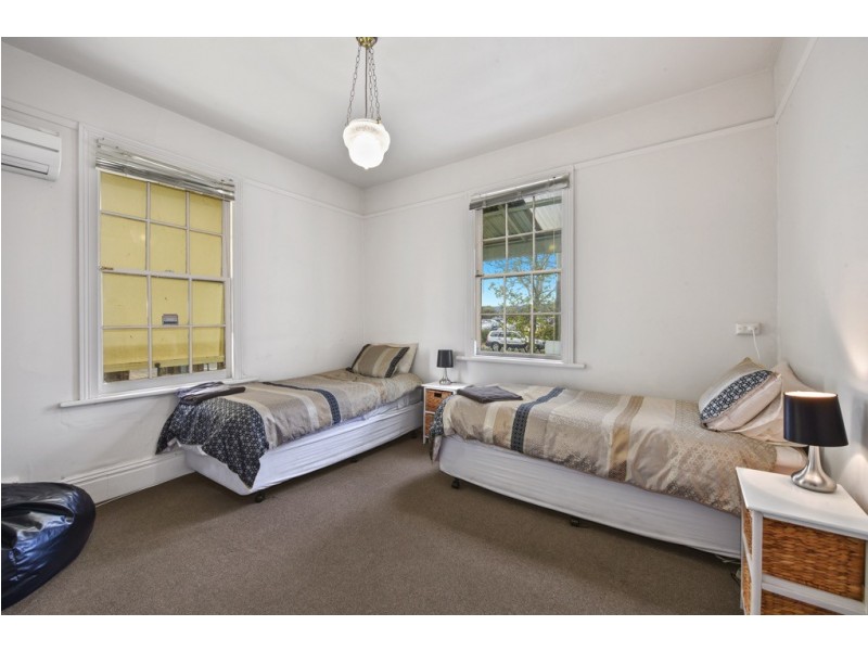 8 Racecourse Cres, Launceston TAS 7250