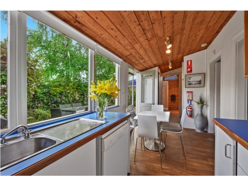 8 Racecourse Cres, Launceston TAS 7250