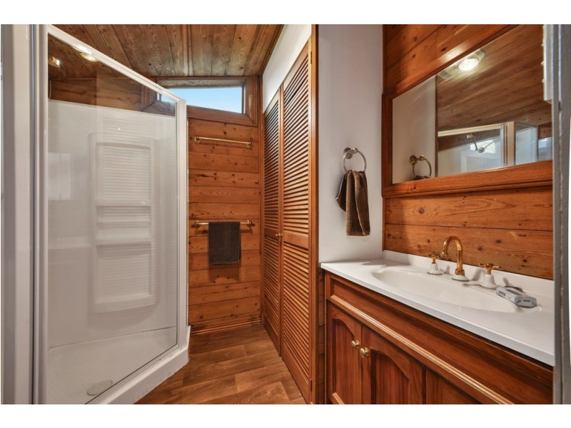 8 Racecourse Cres, Launceston TAS 7250