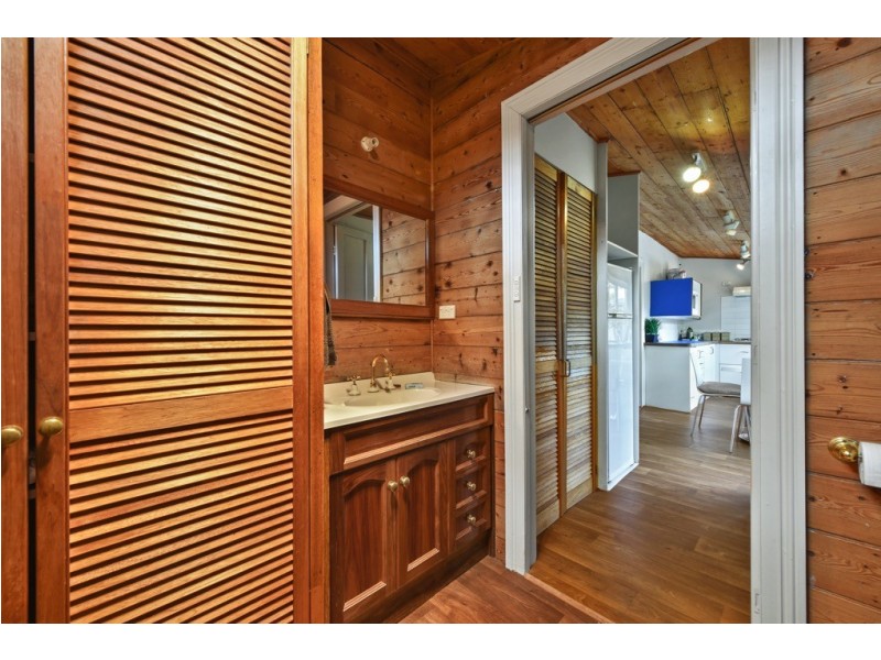 8 Racecourse Cres, Launceston TAS 7250