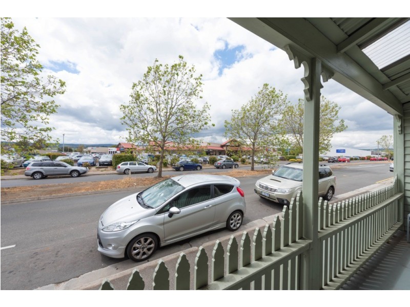 8 Racecourse Cres, Launceston TAS 7250