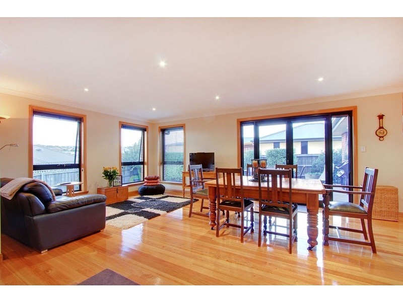 12 Bartlett Grove, Newnham TAS 7248