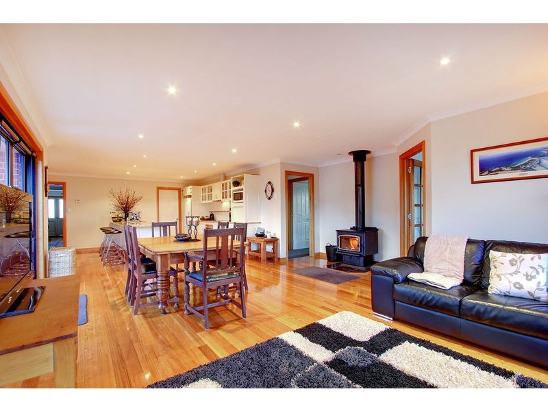 12 Bartlett Grove, Newnham TAS 7248