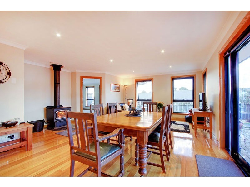 12 Bartlett Grove, Newnham TAS 7248