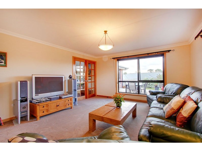 12 Bartlett Grove, Newnham TAS 7248