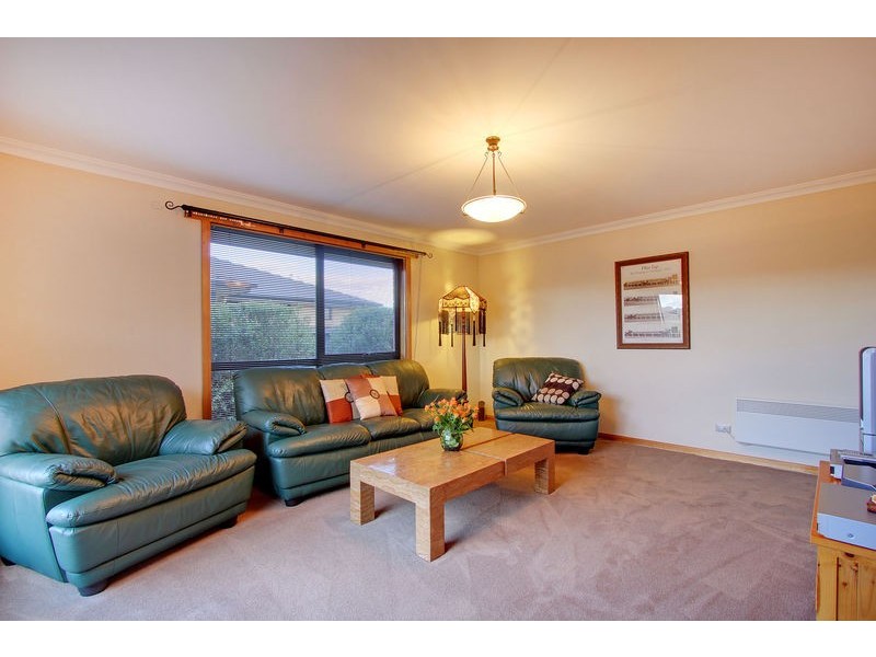 12 Bartlett Grove, Newnham TAS 7248