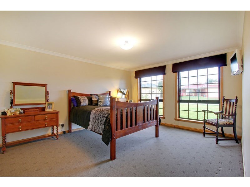 12 Bartlett Grove, Newnham TAS 7248