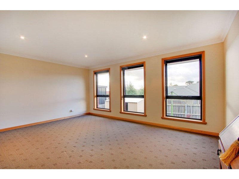 12 Bartlett Grove, Newnham TAS 7248